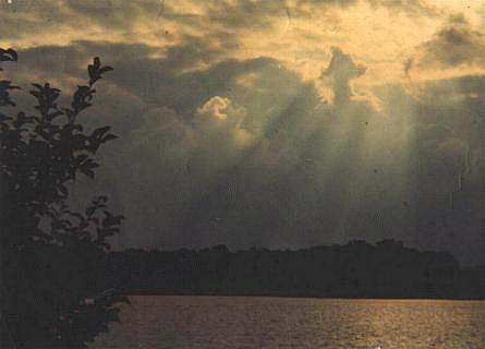 Jesus in Clouds.jpg (14335 bytes)