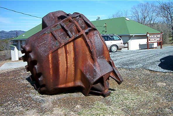 Smelting Pot.jpg (105565 bytes)