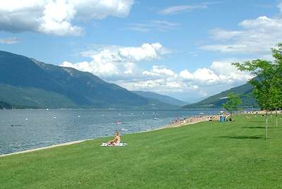 lake43.jpg (13737 bytes)